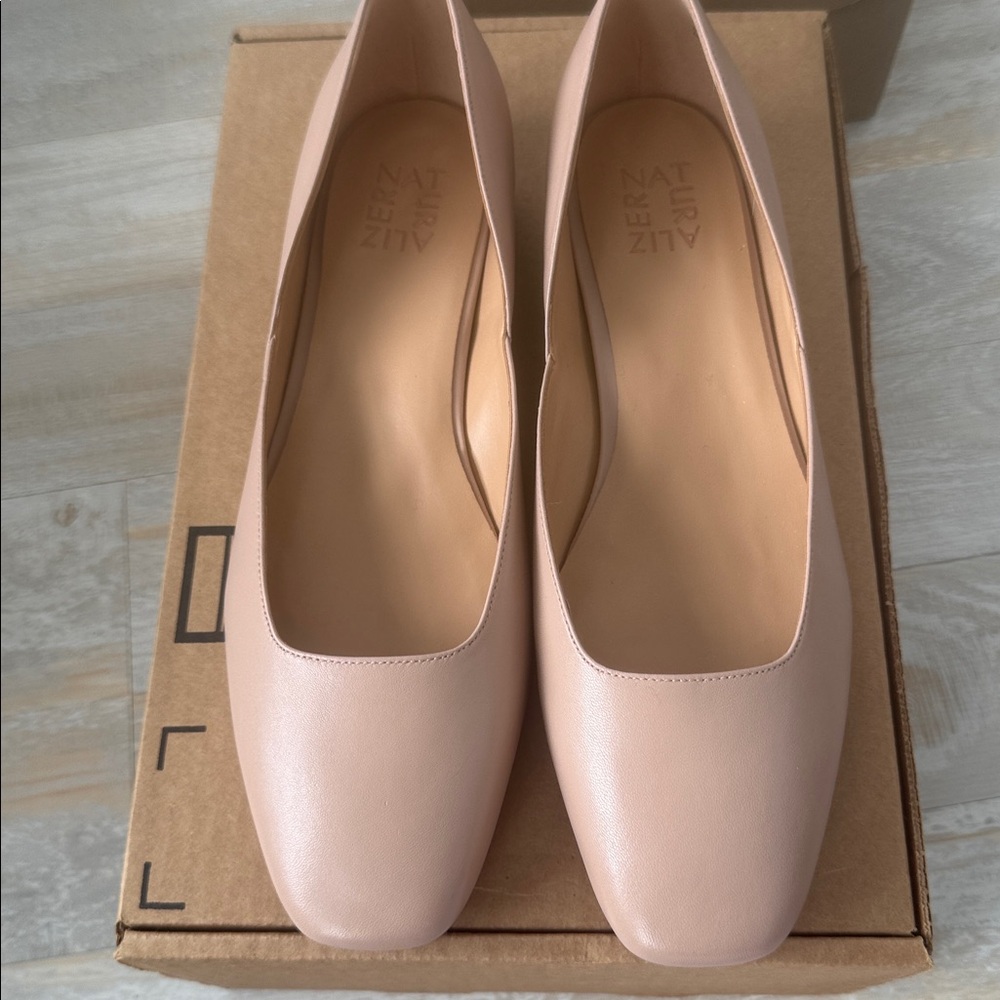 Naturalizer Women's Tan/ Square Toe Flats size 10 M